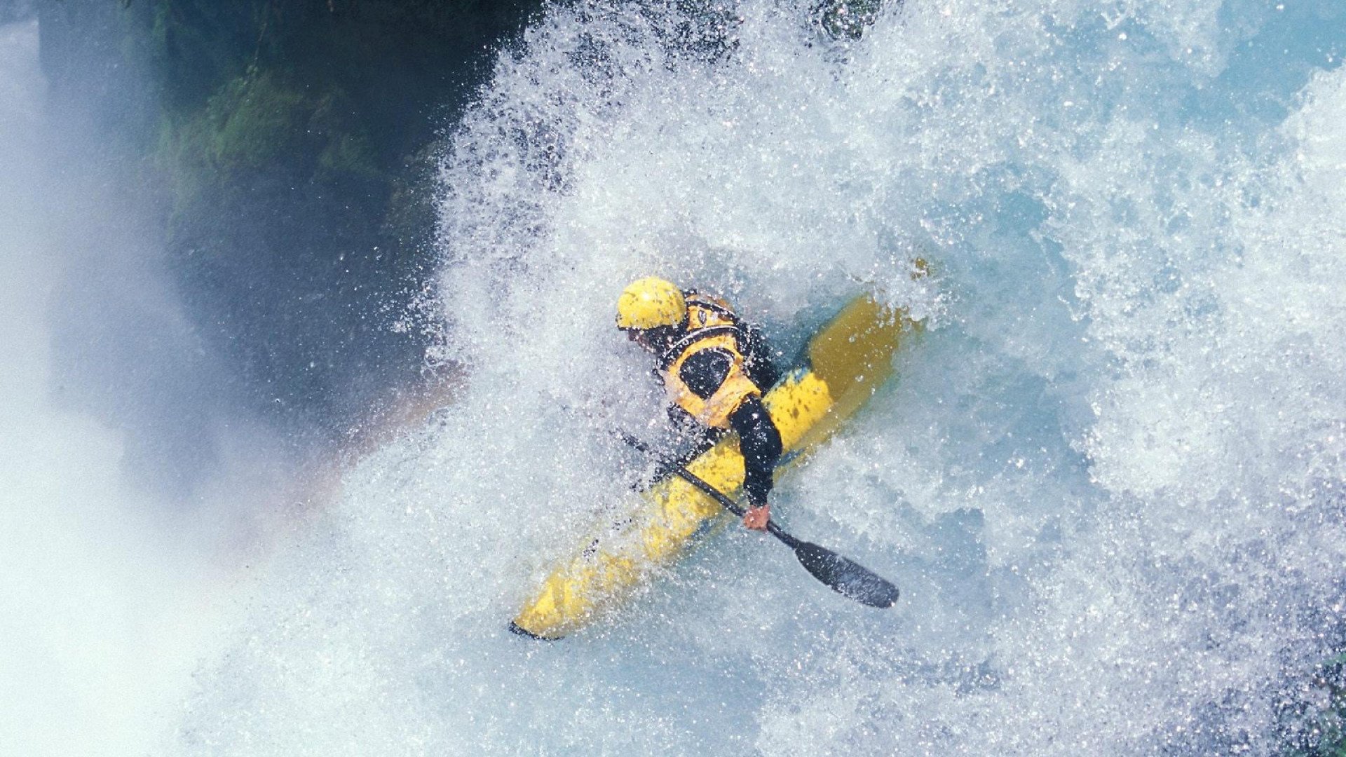 东决关键战之夜，阿拉巴存在感拉满，当足球的幽灵成为球场主宰